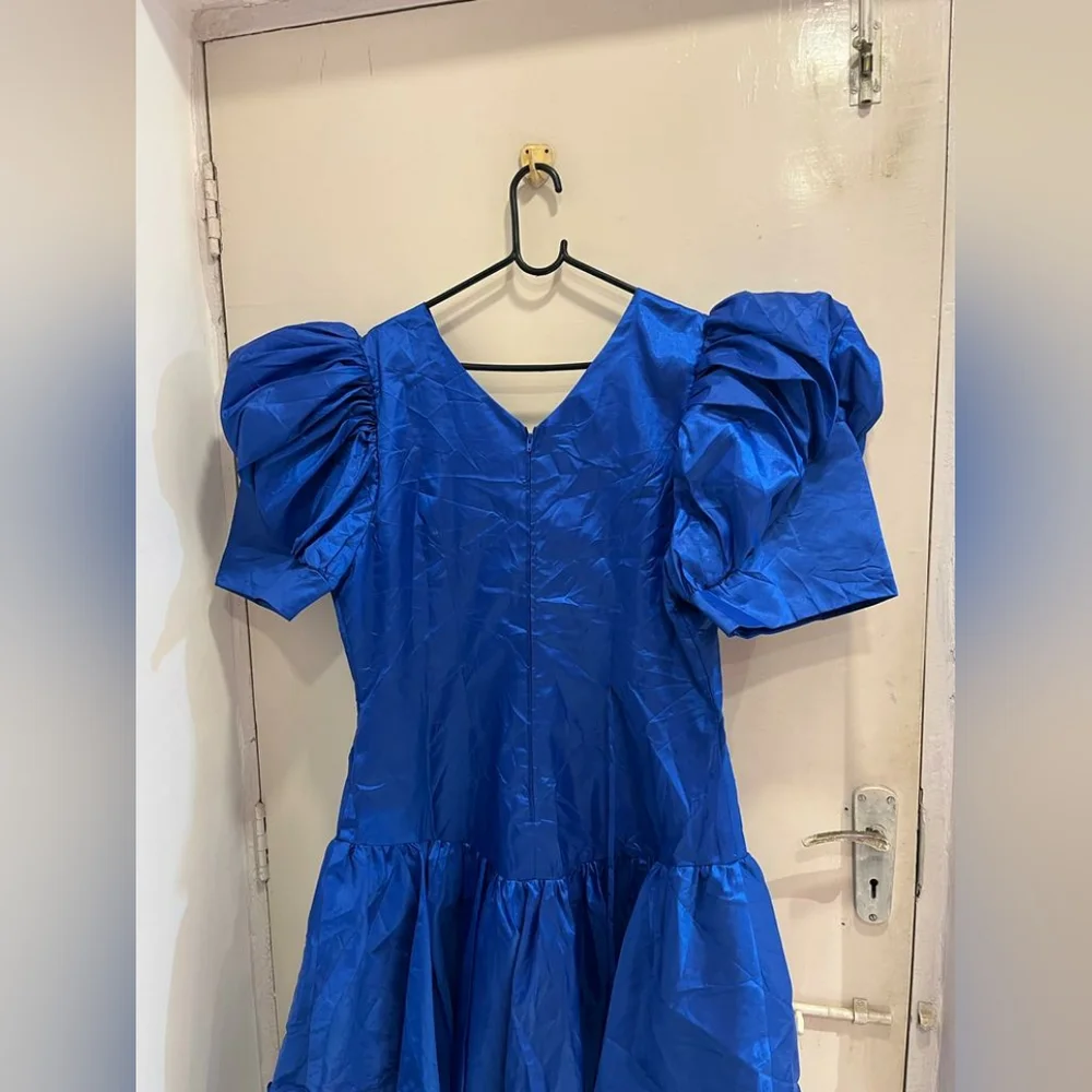 Blue silk gown - Picture 3 of 9